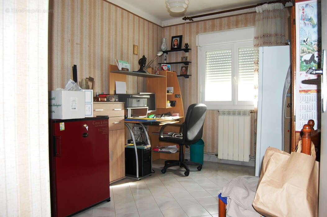 Maison 240 m2 avec 3 appartements dont un d'habitation et deux loués sur 1100m2 de terrain - photo 8