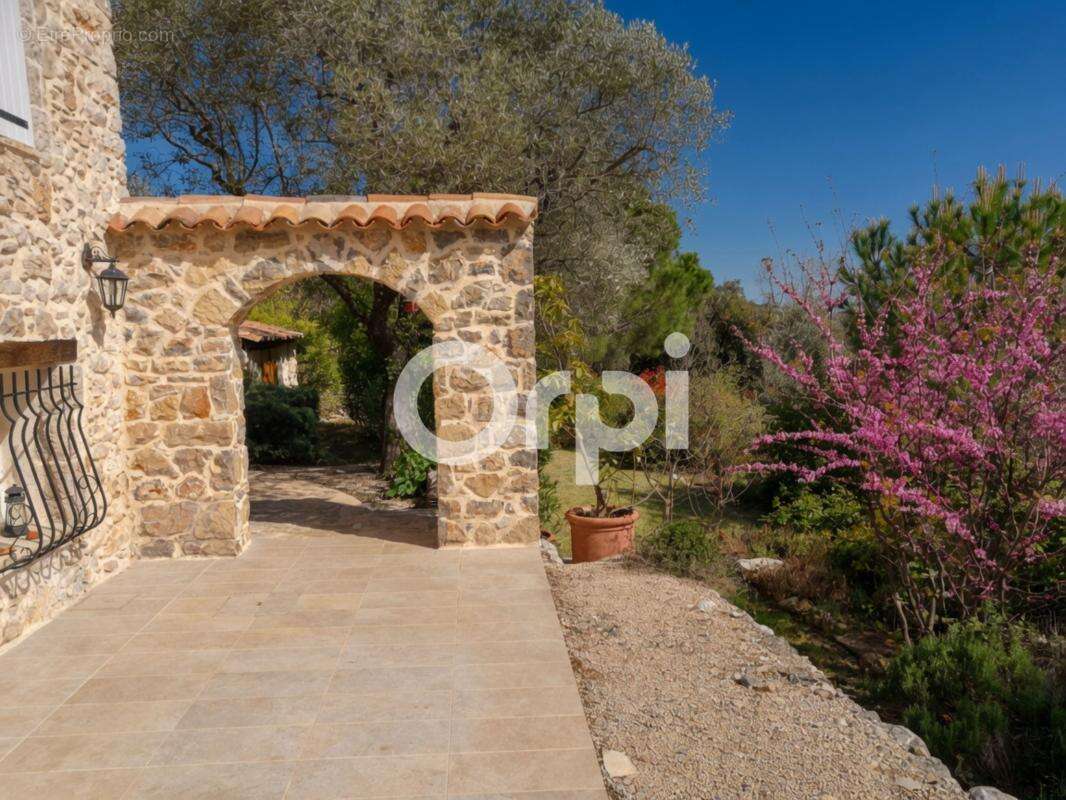 Bastide/mas en pierres authentique renové - calme absolu - terrain / oliviers - photo 10