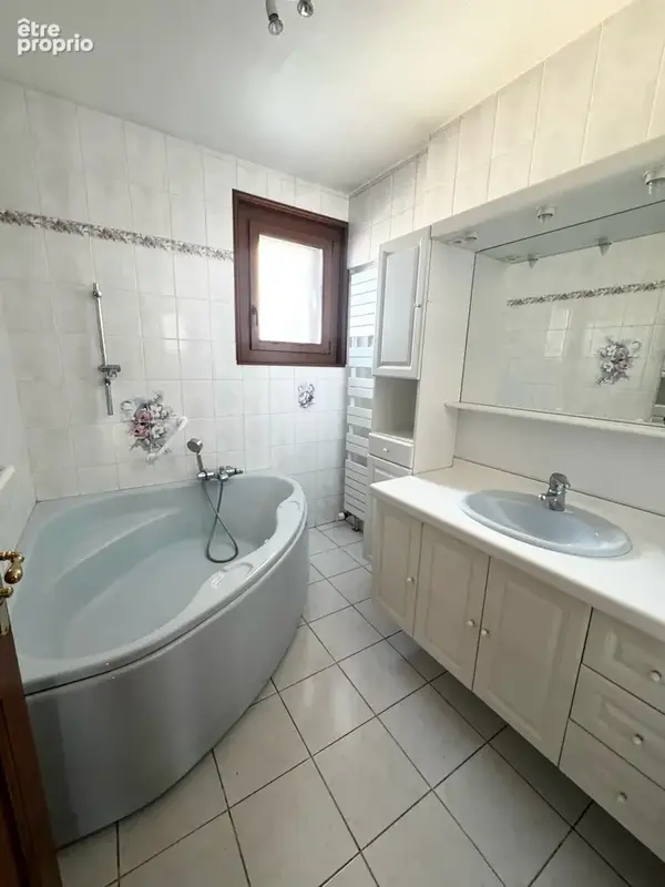Maison sur sous sol avec garage double et terrain - photo 7