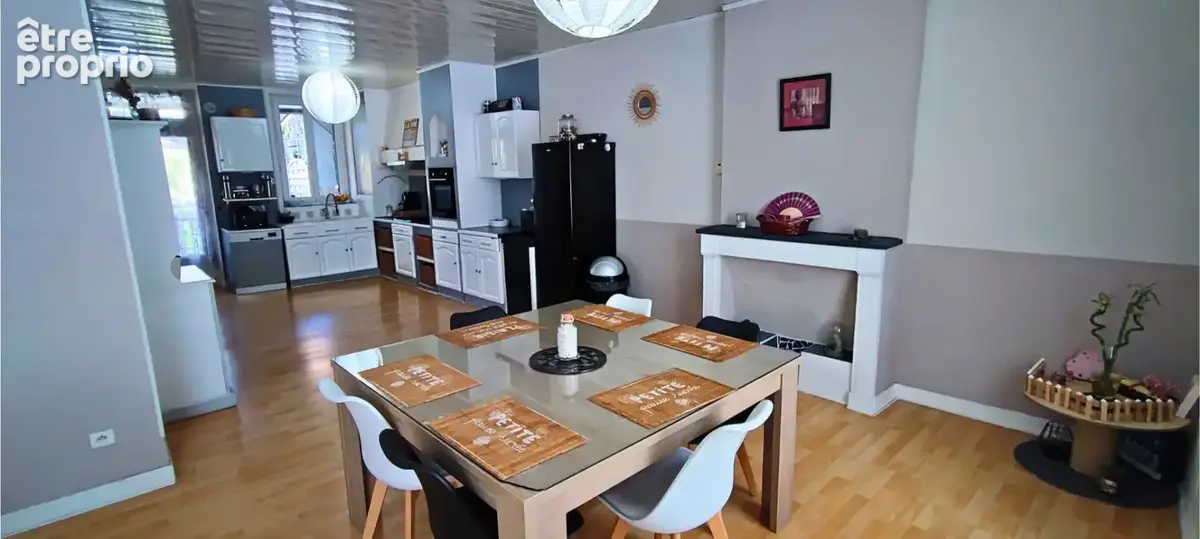 Maison de ville en pierre 140 m² avec cour intimiste, terrasse 26 m² et stationnement couvert - photo 5