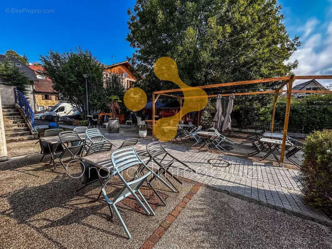 Commerce à CRUSEILLES