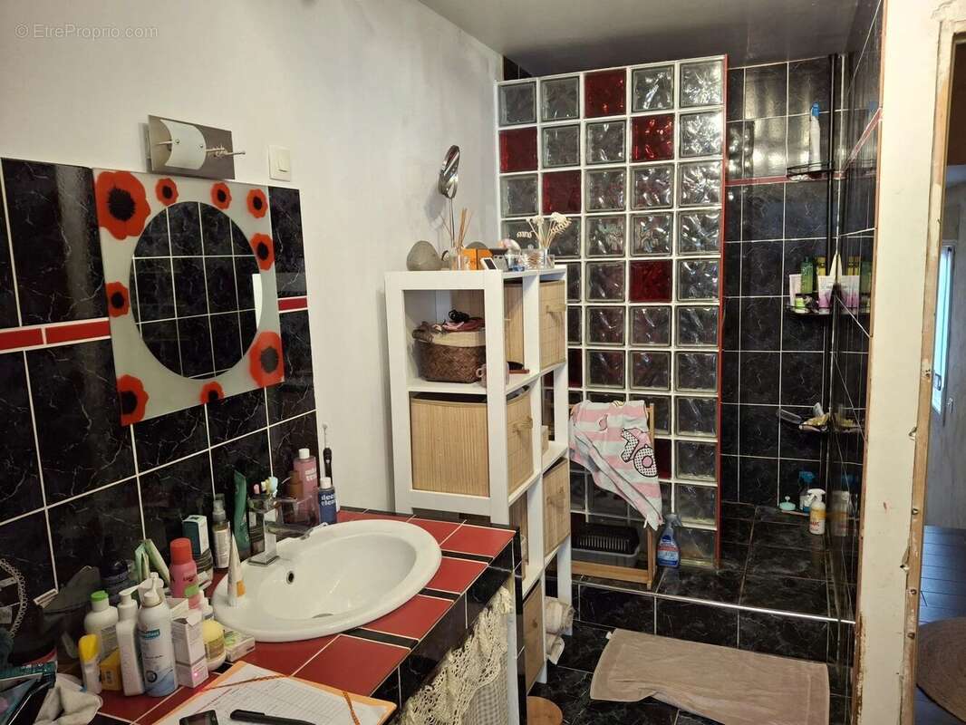 Maison à MONTESCOURT-LIZEROLLES