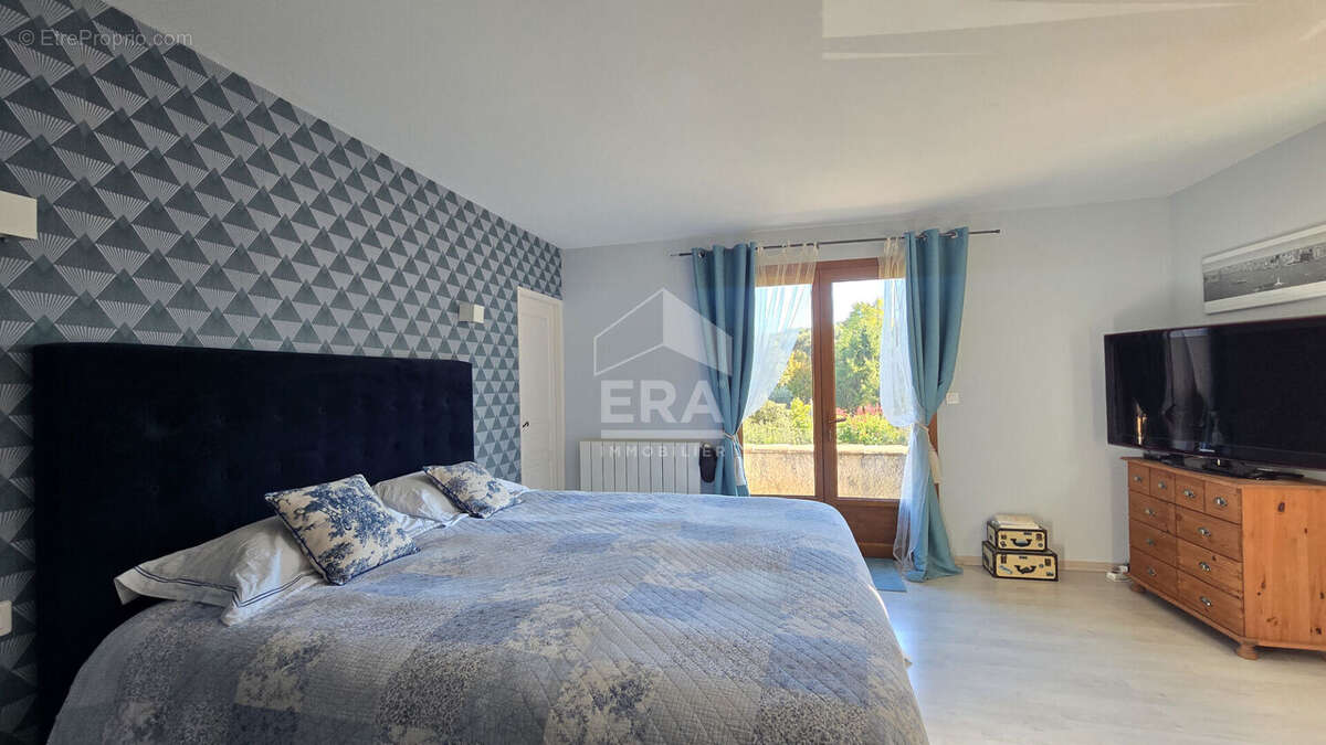 Vernègues !Maison familiale de 198 m² avec vue dégagée sur les collines - photo 7