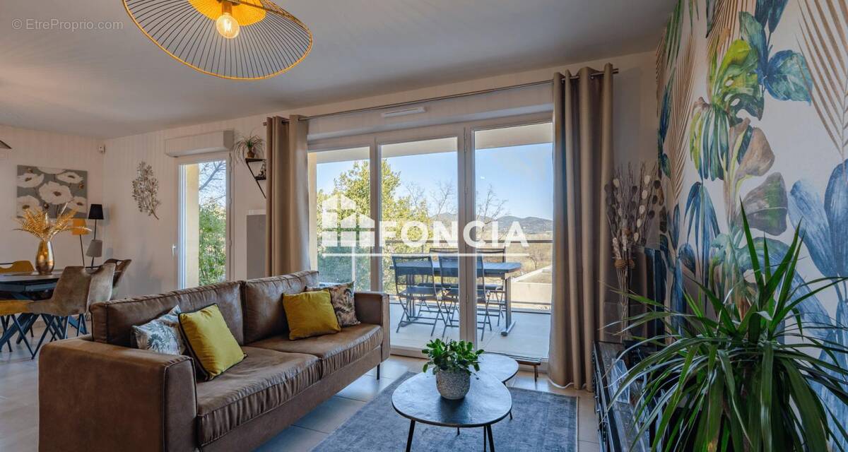 Appartement à COGOLIN