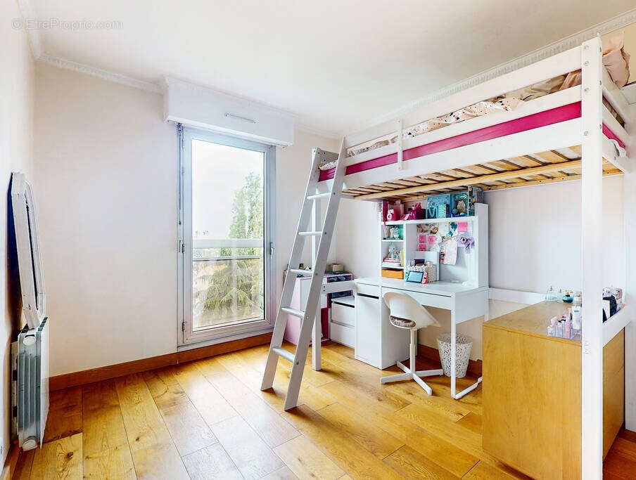 Appartement à LES LILAS