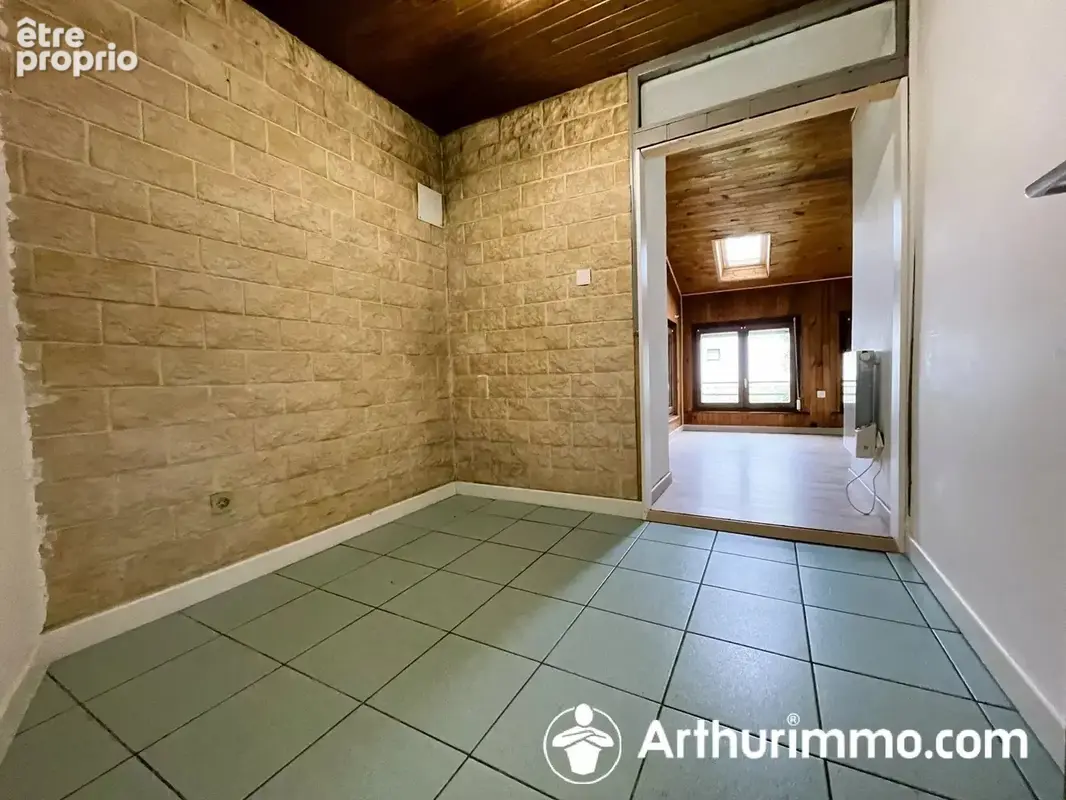 Petite copropriété, entrée indépendante, rez de chaussée, village recherché - photo 5