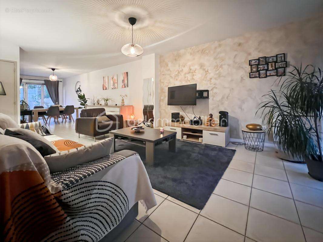 Maison à JANVILLE-SUR-JUINE