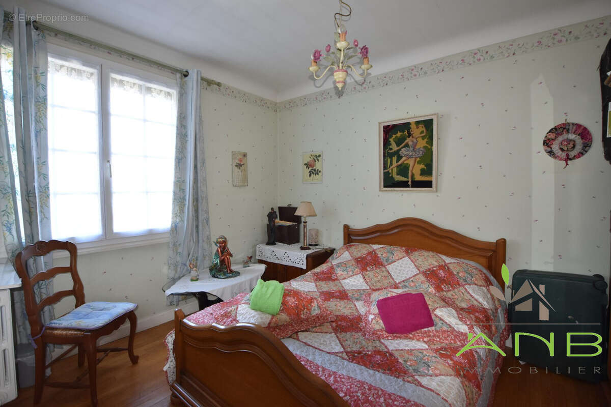 Maison à SAINT-PARDOUX-LA-RIVIERE