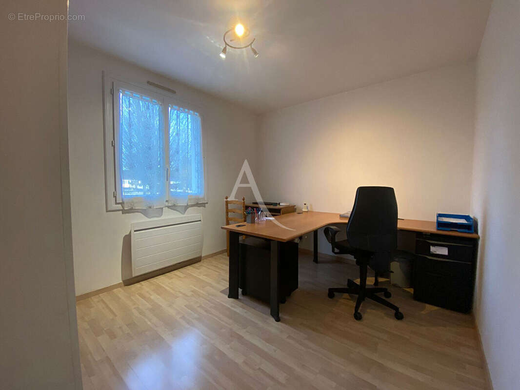 Maison à MONTREUIL-JUIGNE