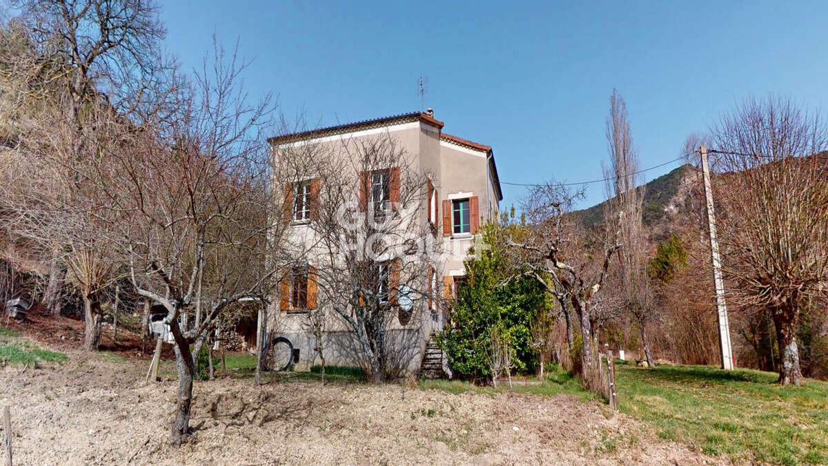 Maison à EYGLUY-ESCOULIN