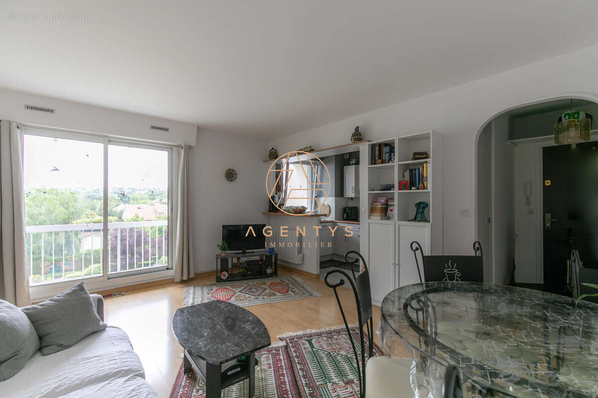 Appartement à SAINT-MAUR-DES-FOSSES