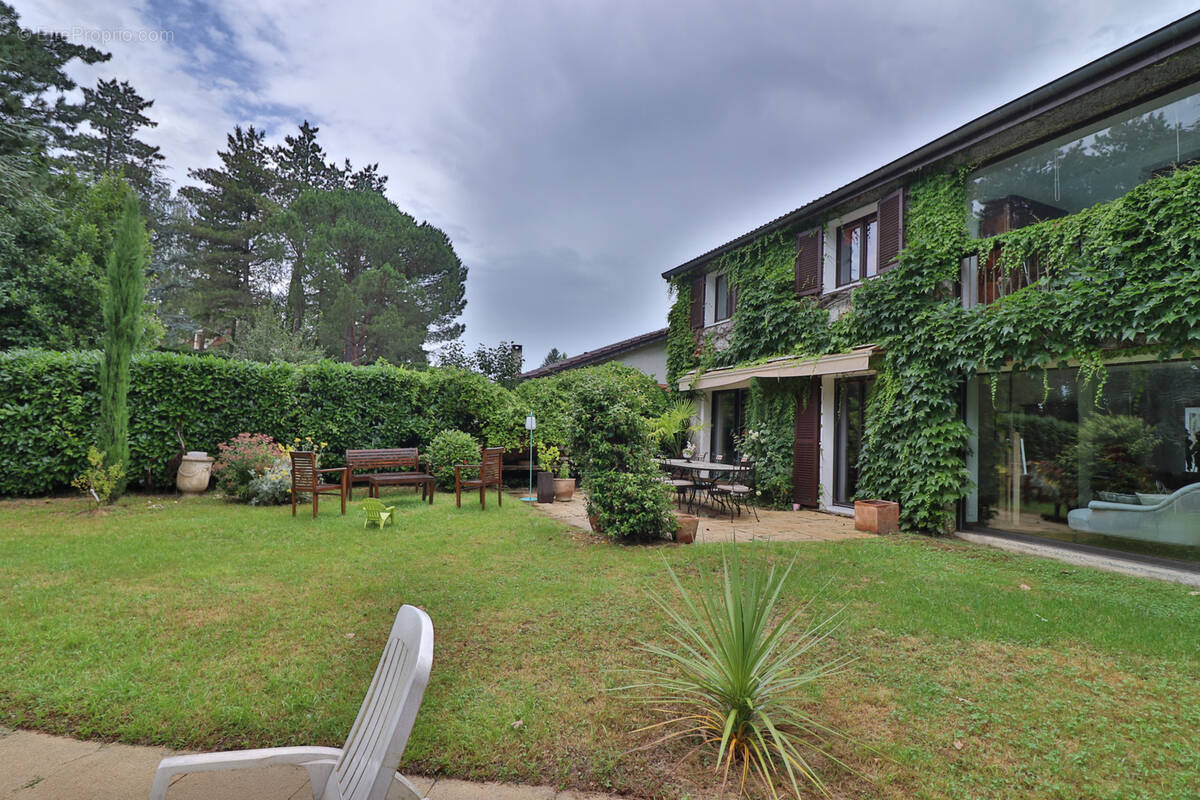 Maison à CHARBONNIERES-LES-BAINS