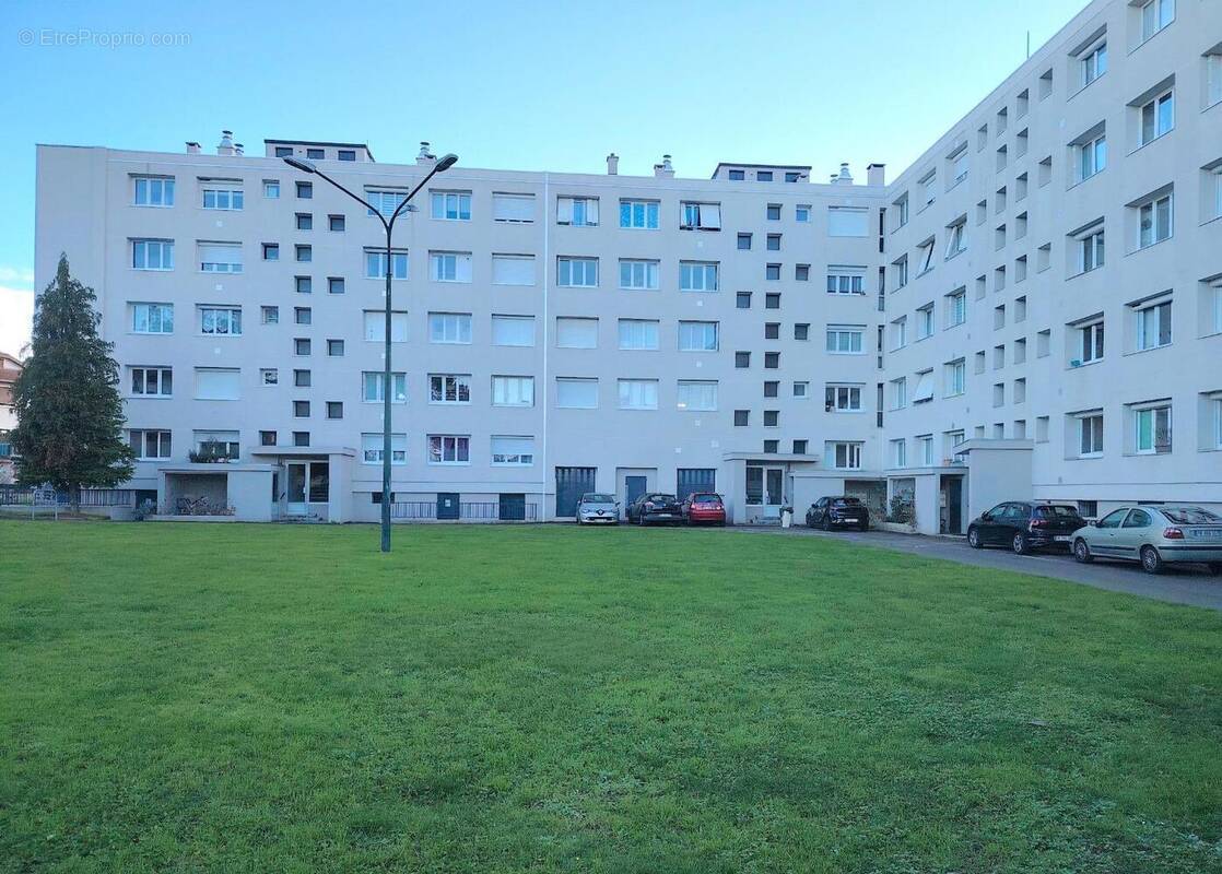   - Appartement à DECINES-CHARPIEU