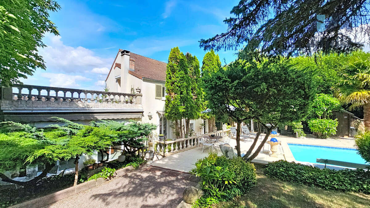 Maison à SAINT-PIERRE-LES-NEMOURS