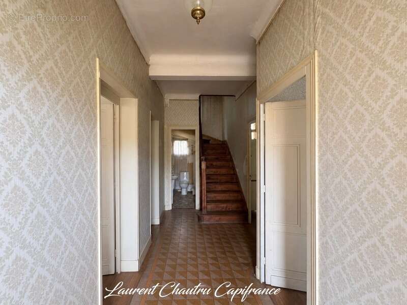 Maison de caractère avec jardin et garage - photo 11