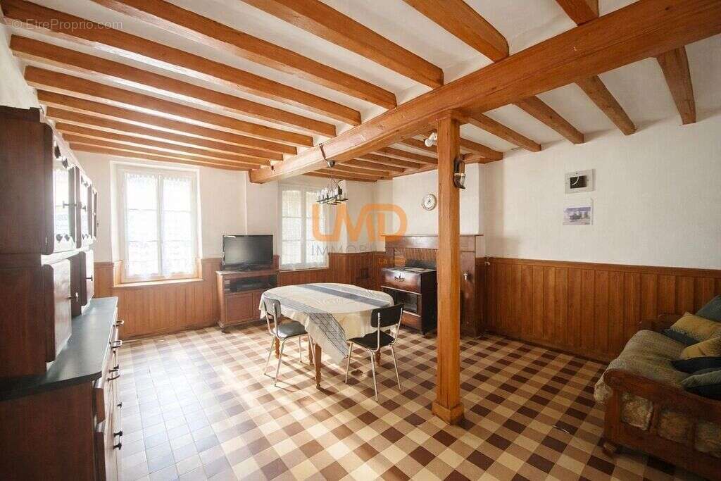 Maison à LA VILLE-AUX-CLERCS