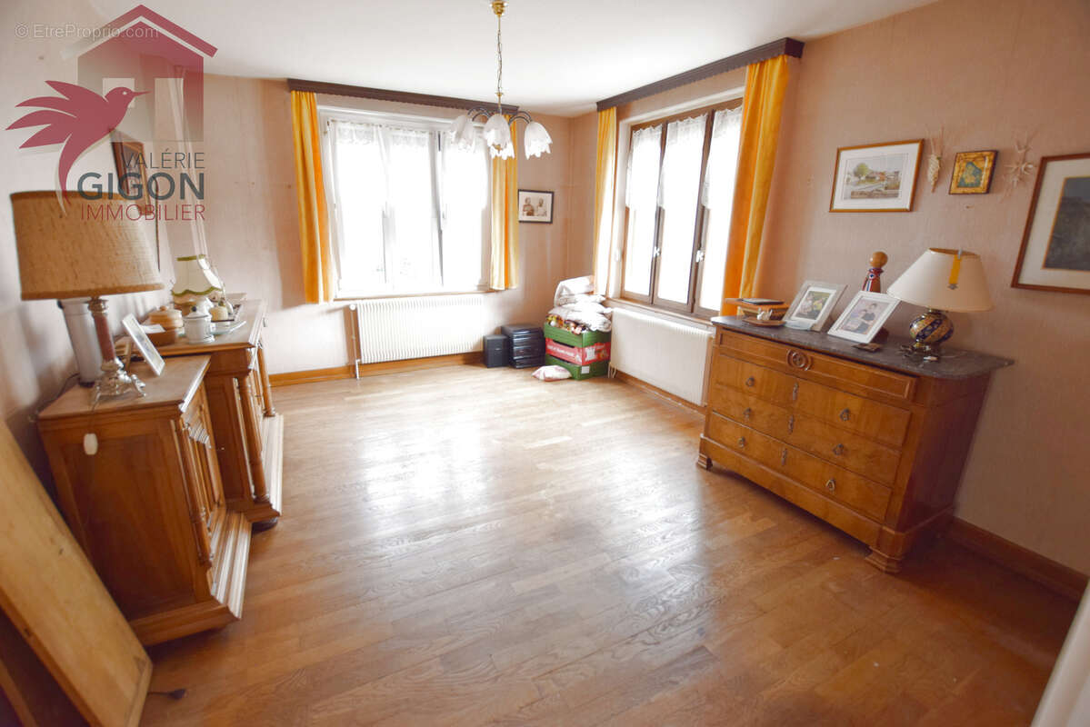 Maison à VIEUX-CHARMONT