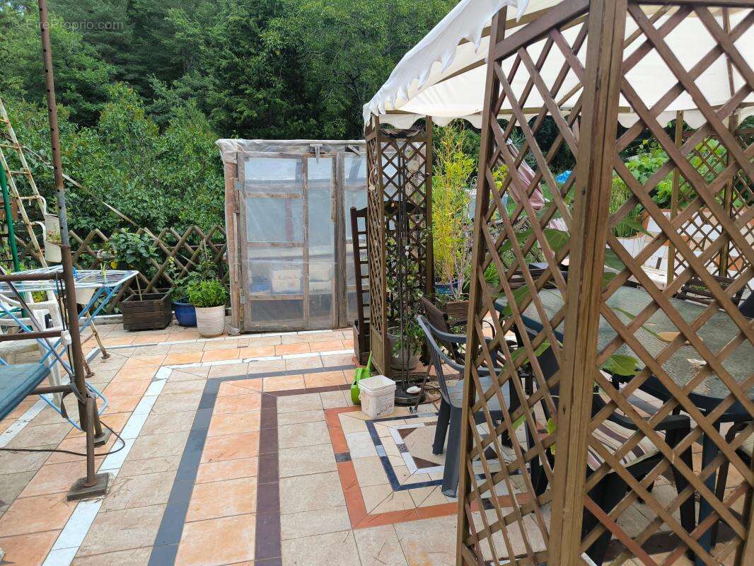 Maison en pierre  de 126 m2 terrain 5781 m2 + dependances+ gite - photo 15