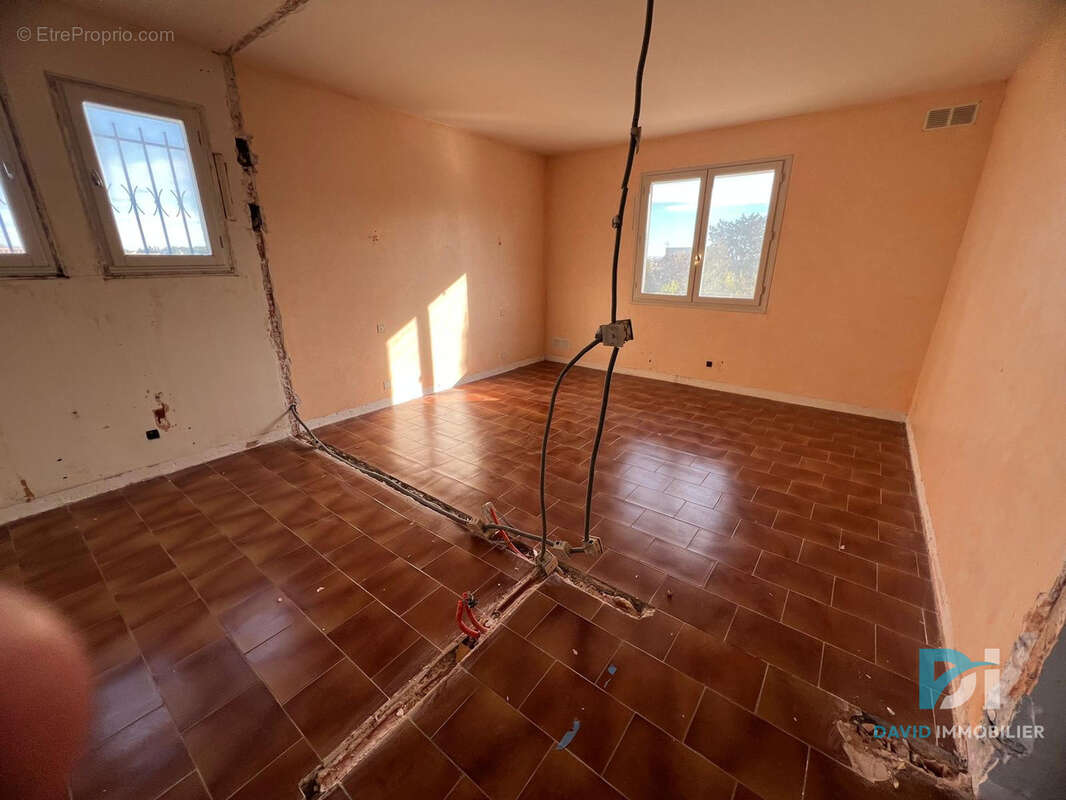 Bassan : grande villa de 233 m2 sur terrain de 1082 m2 en cours de rénovation - photo 11