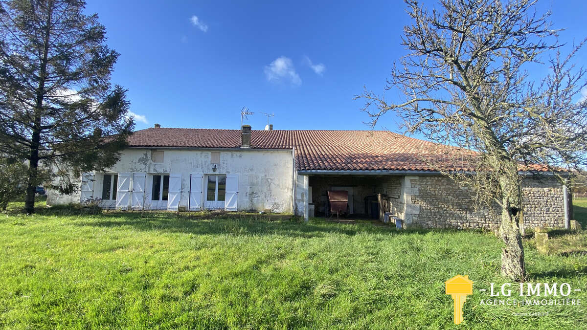 Maison à CHENAC-SAINT-SEURIN-D'UZET