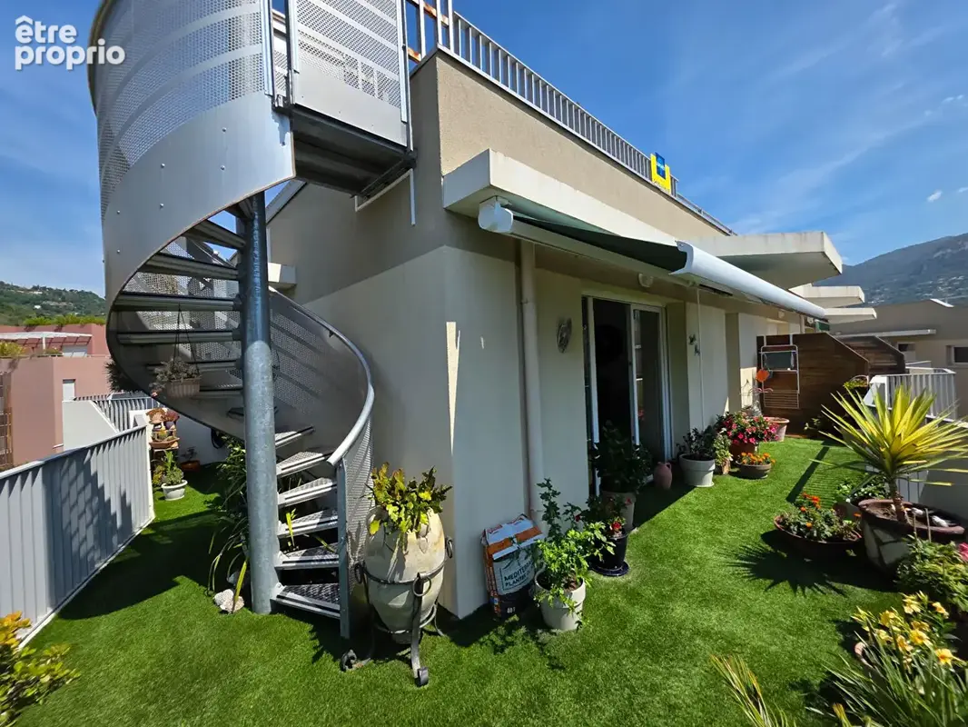 Appartement à CARROS