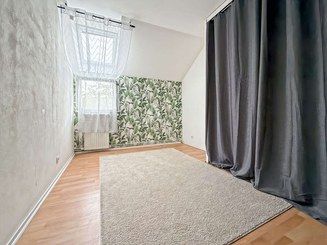 Maison à JOUY-LE-MOUTIER