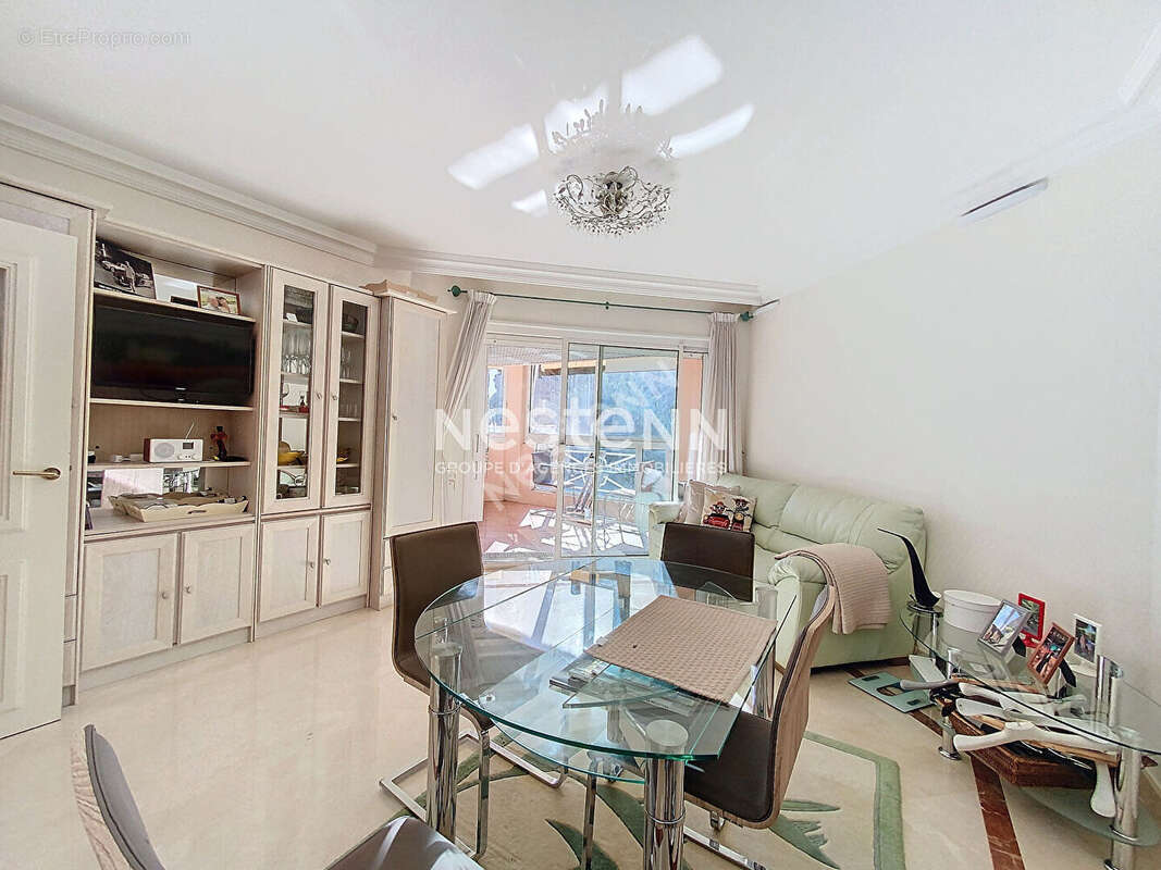Appartement à VALLAURIS