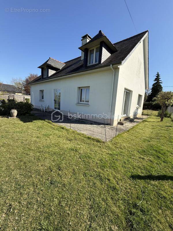 Maison à MONTGERMONT