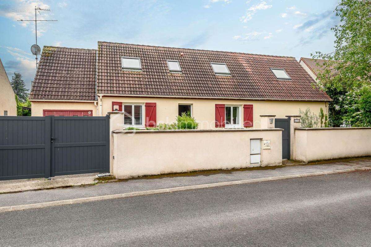 Maison à SERRIS