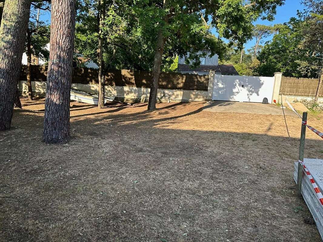 Terrain à JARD-SUR-MER