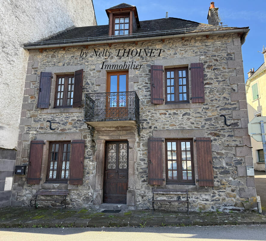 Maison à BESSE-ET-SAINT-ANASTAISE