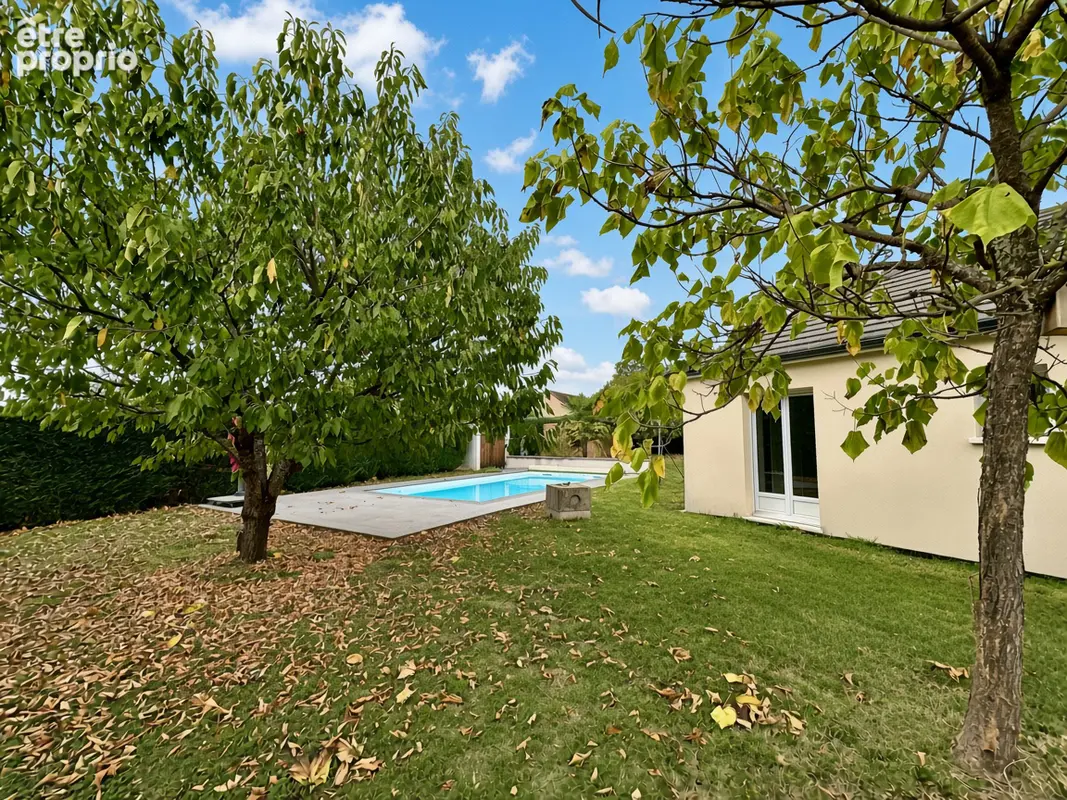 Saint-Pantaléon-de-Larche, plain pied, 3 chambres,100 m2, piscine ! - photo 3