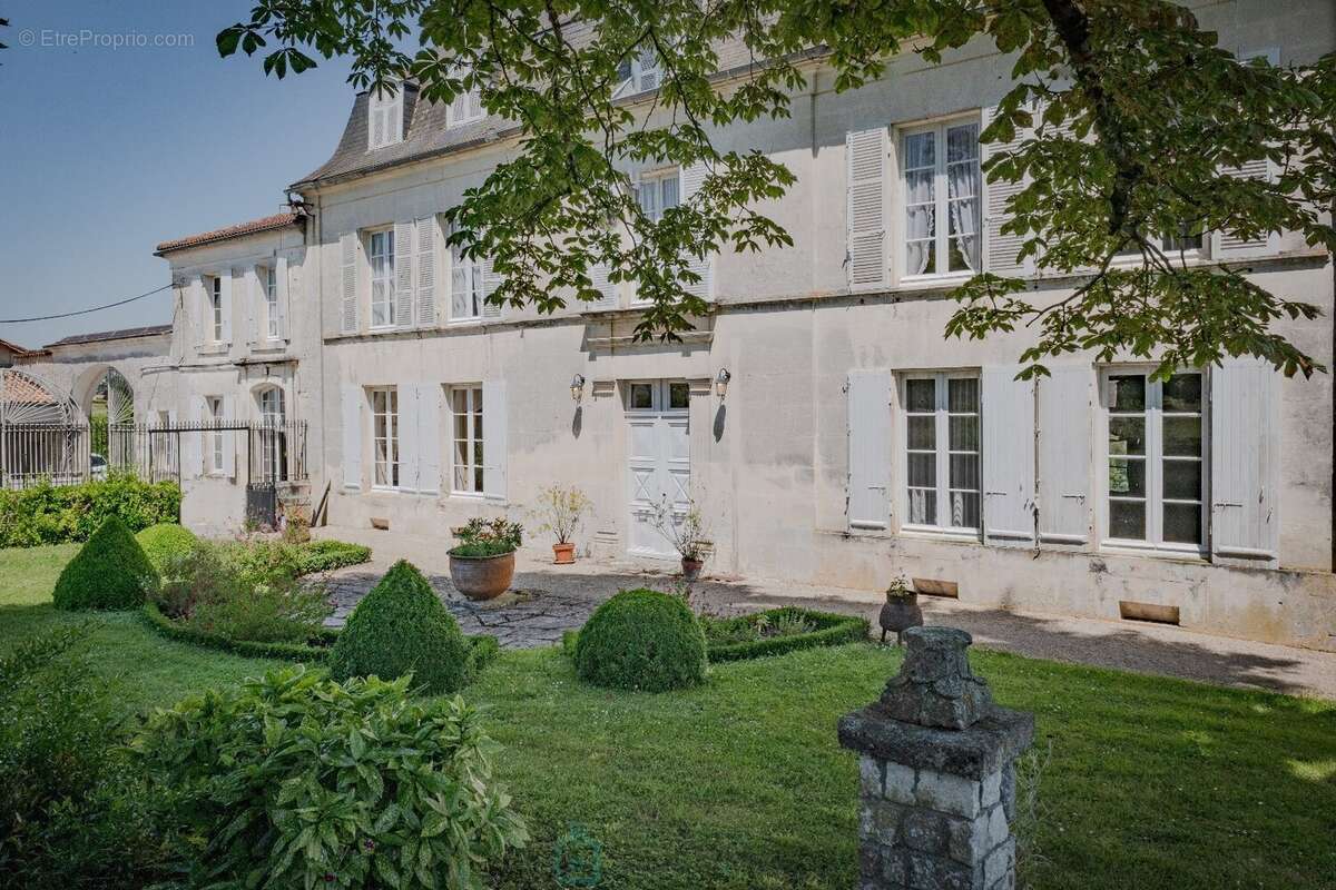 Magnifique propriete avec maison de maitre et dependances sur  + de 3 ha - photo 5
