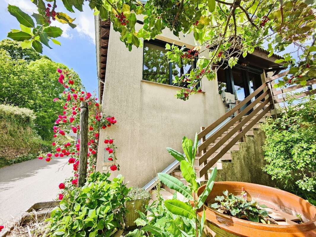 Appartement à SAINT-GERMAIN-DE-CALBERTE