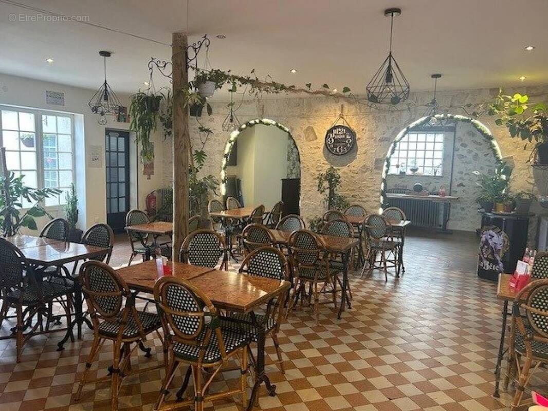 Photo 1 - Commerce à BREVAL