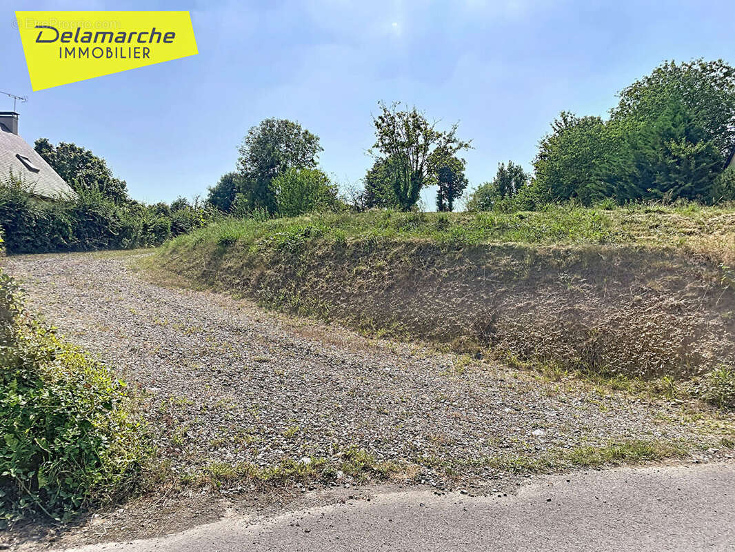 Terrain à bâtir de 2400m² viabilisé à Quettreville Sur Sienne avec cabanon raccordé aux réseaux - photo 3