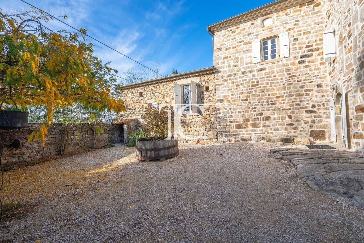Maison à LABLACHERE