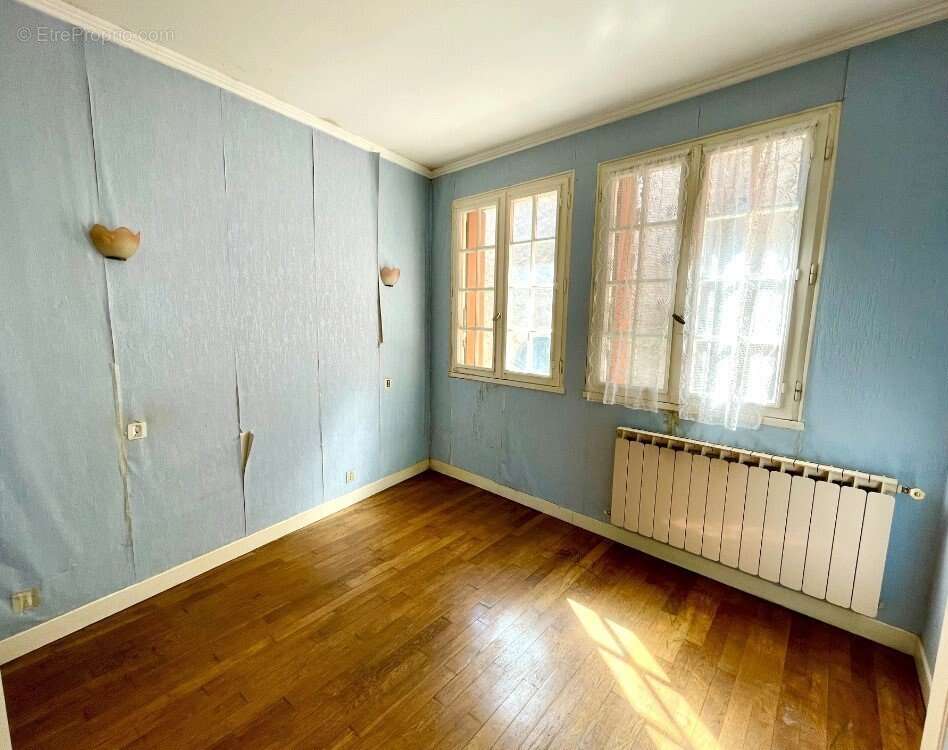 Maison à ENTRAYGUES-SUR-TRUYERE