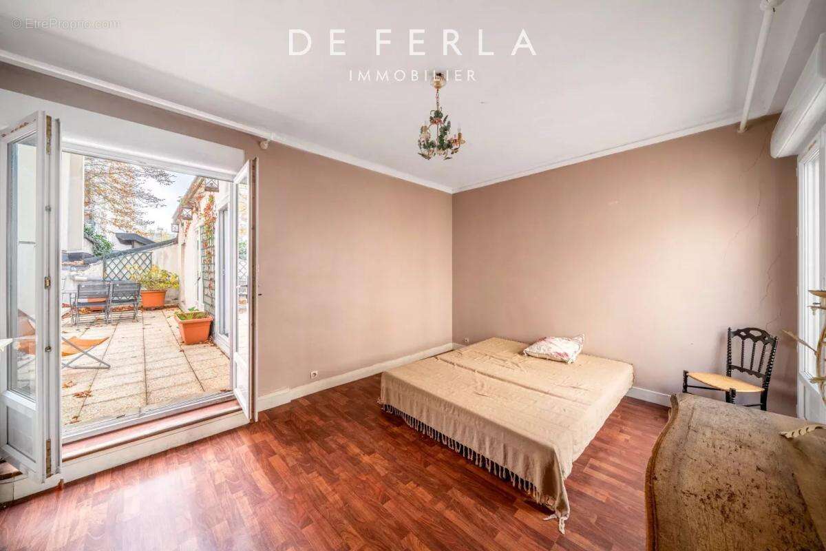 Appartement à PARIS-7E