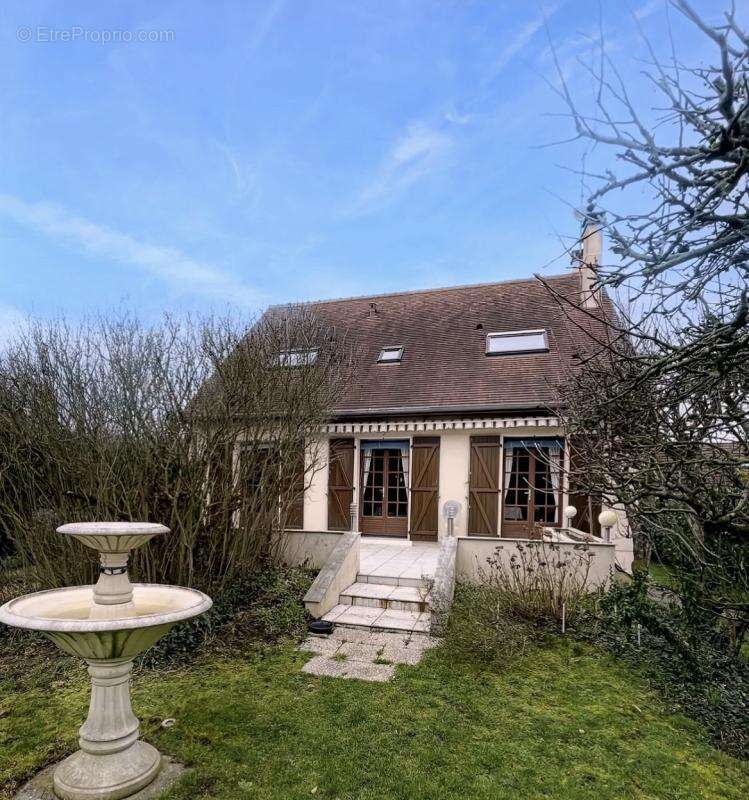 Maison au calme avec grand terrain et beau potentiel - photo 17