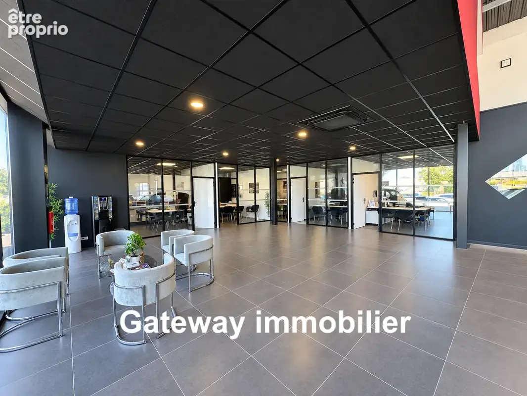 Local professionnel bureaux, entrepôt et showroom  925m2 à gerzat  63360 - photo 8