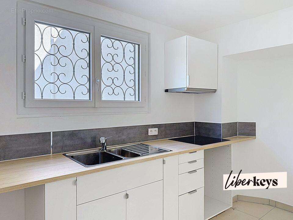 Magnifique T3 au rez-de-jardin – Résidence d'architecte des années 60 - photo 3