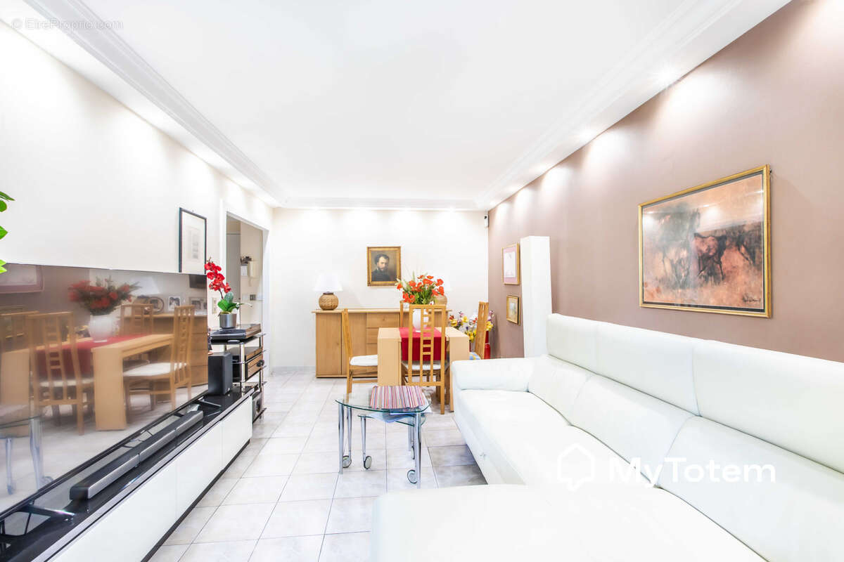 Appartement à SAINT-LAURENT-DU-VAR