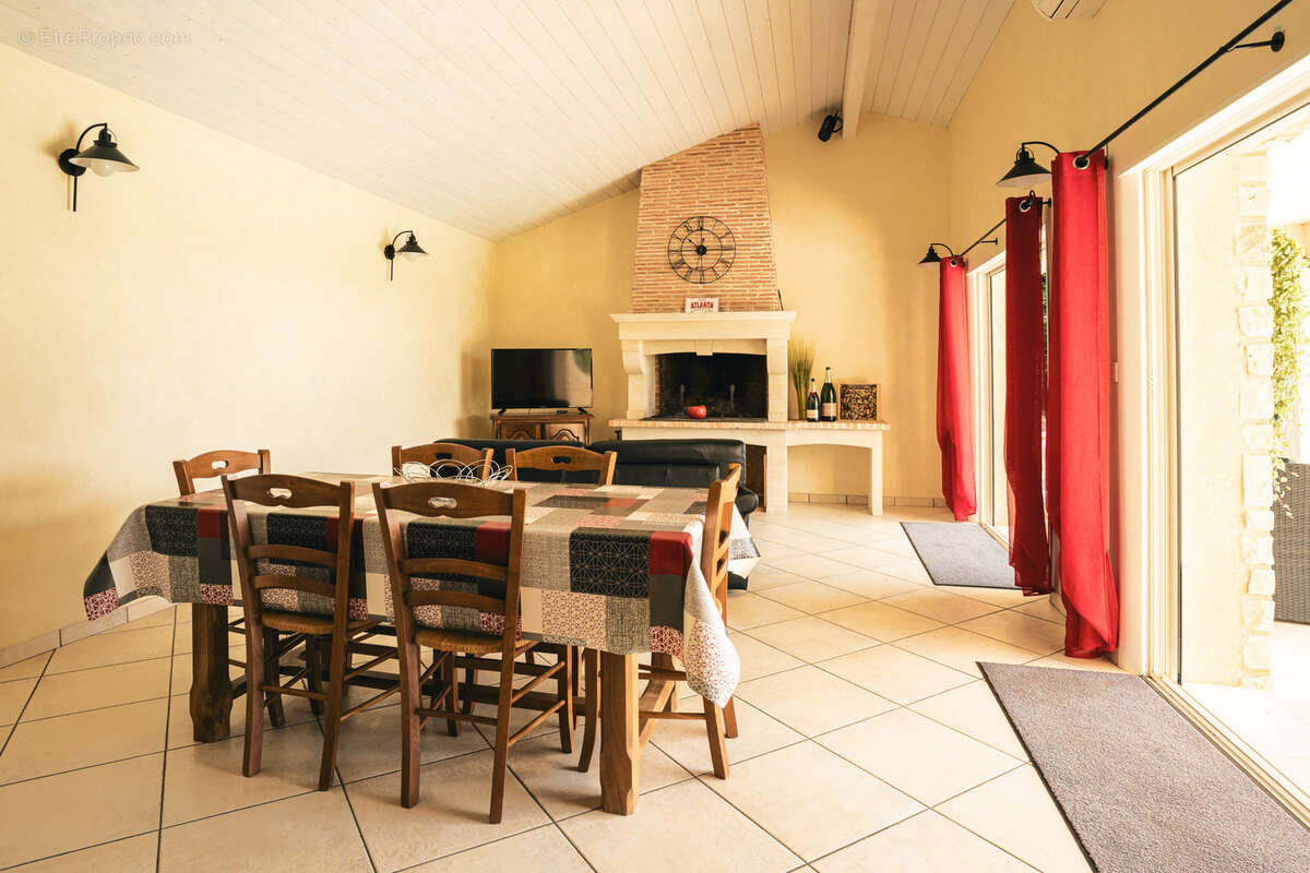 Maison à BARBEZIEUX-SAINT-HILAIRE