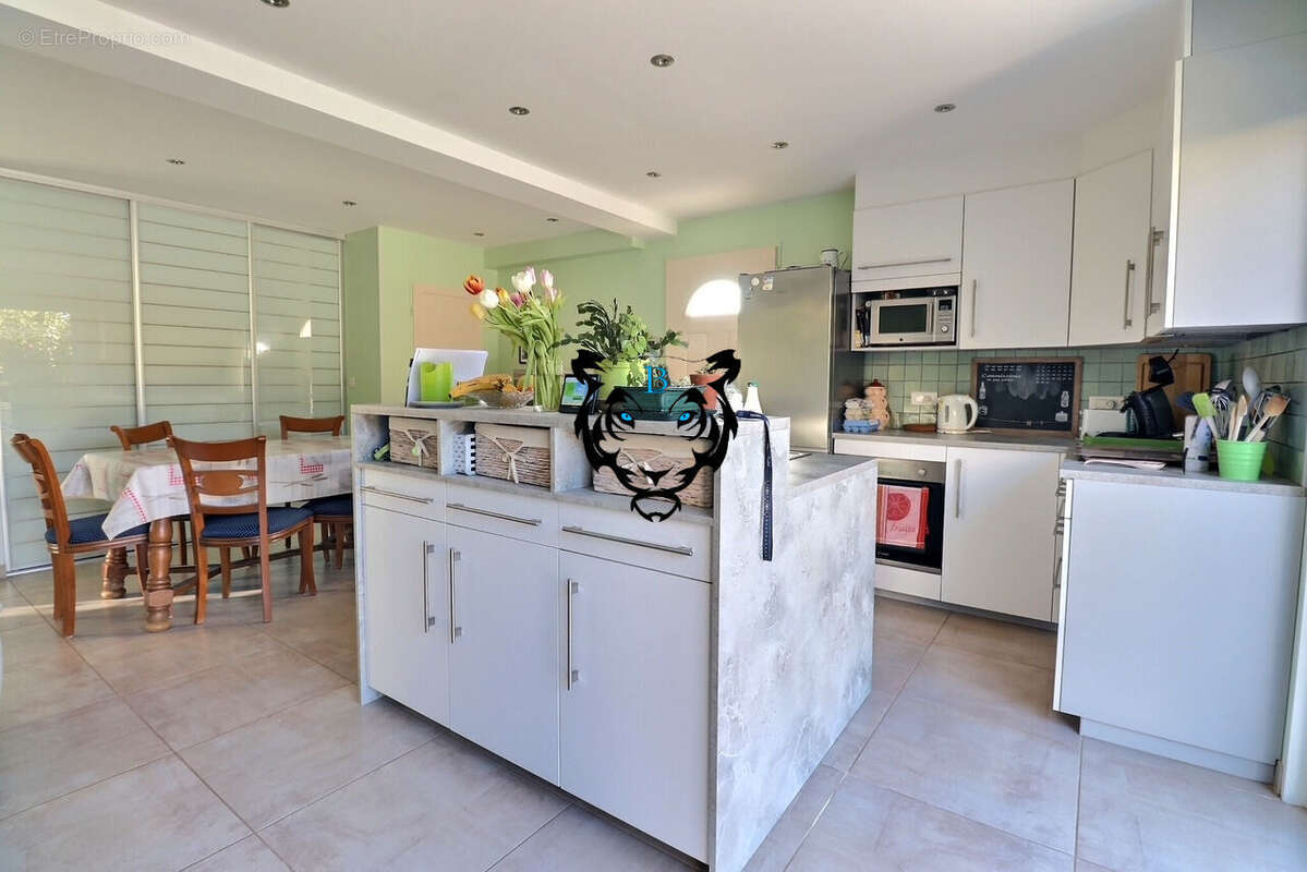 Maison à ROQUEBRUNE-SUR-ARGENS