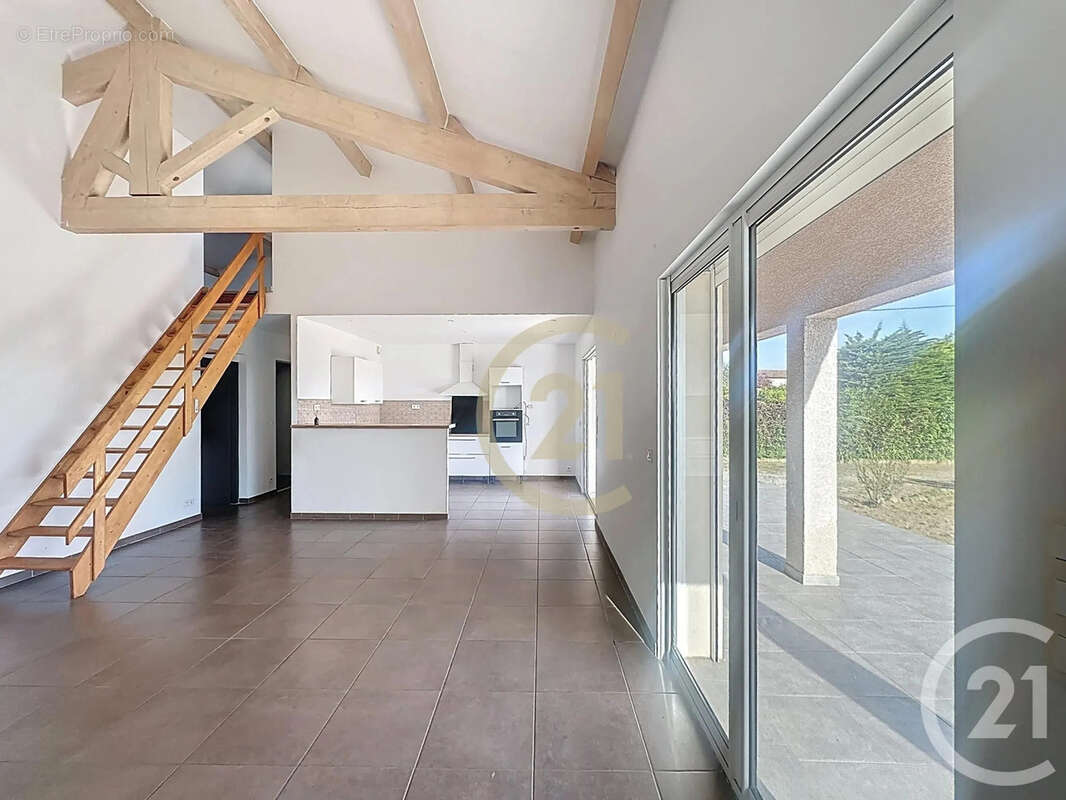 Maison 92 m² à Uzes  - photo 4