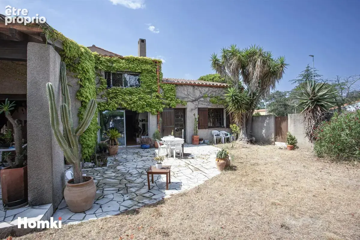 Maison/Villa T7 de 223 m² avec une indépendance à Saint-Cyprien 66750 - photo 2