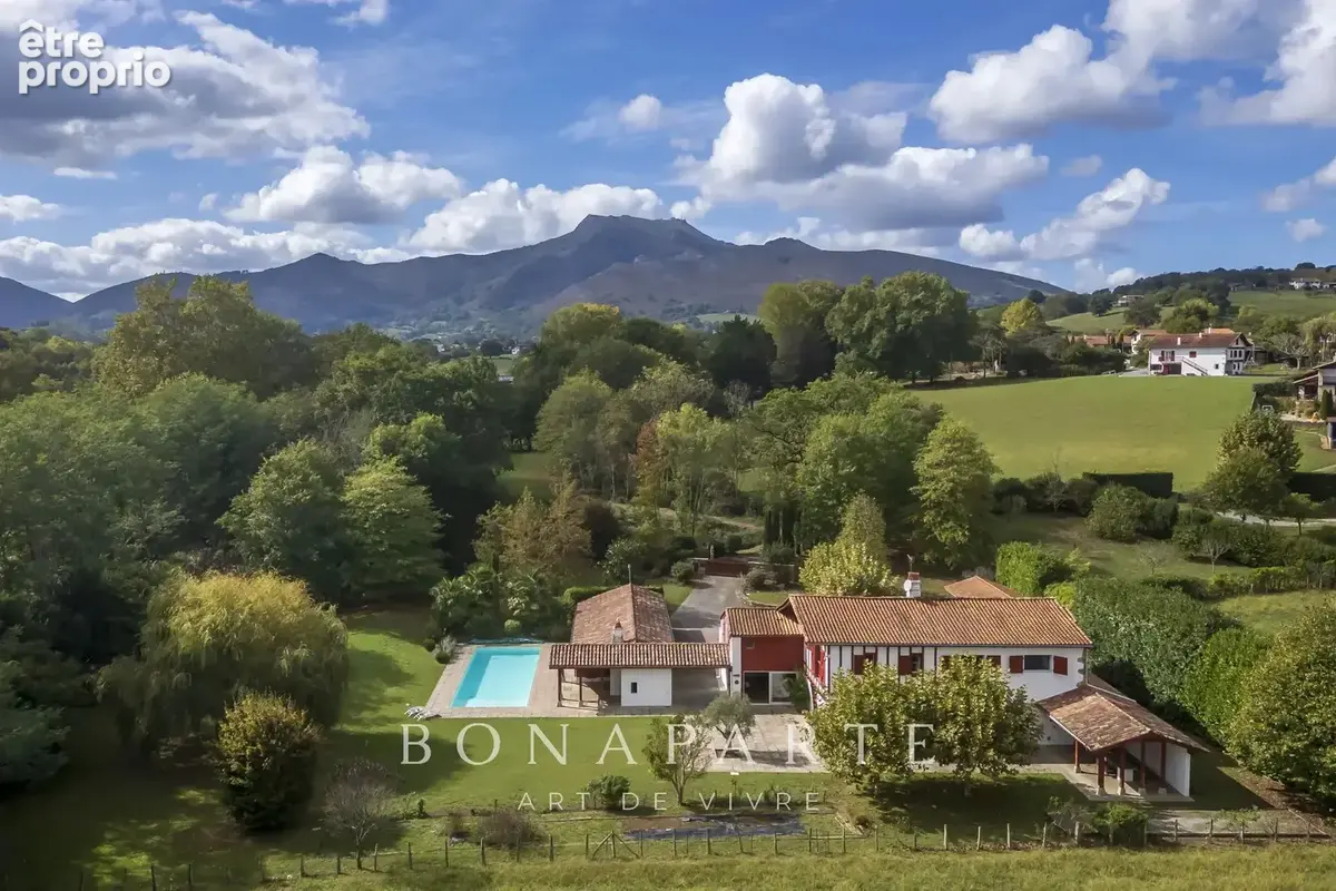 SARE — Demeure du 18ème avec Parc et Piscine - photo 1