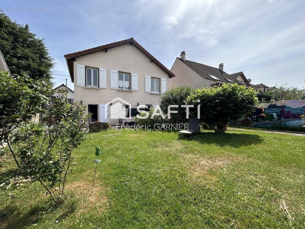 Photo 1 - Maison à OZOIR-LA-FERRIERE