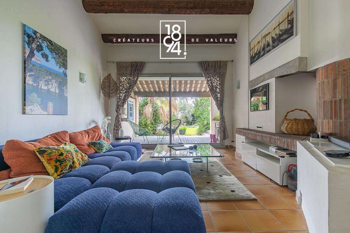 Maison 7 pièces à vendre La Fare les Oliviers (13580)  167m2  Jardin  Piscine - photo 5
